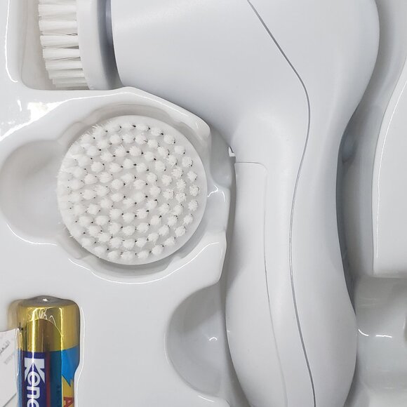 Facial Cleansing Power Brush by Silk'n - Picture 4 of 12